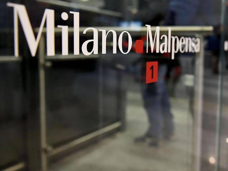 Paura a Malpensa, appicca il fuoco e devasta monitor al terminal 1 dell'aeroporto