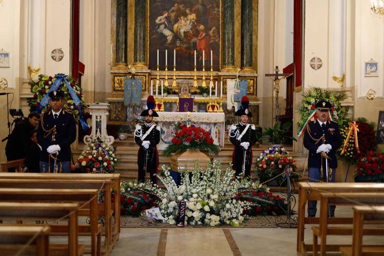 Pippo Baudo, alle 16 i funerali. Padre spirituale: "Ultime settimane di grande sofferenza"