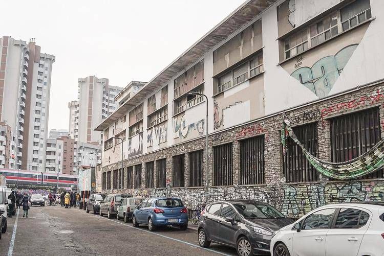 Milano, al via sgombero centro sociale Leoncavallo. Salvini: "Dopo decenni di illegalità si cambia"