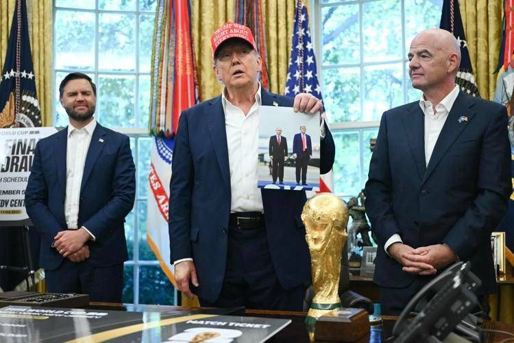 Trump e la foto con Putin: "Vuole venire in Usa per Mondiali di calcio"