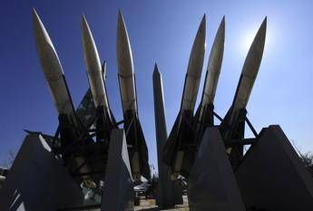 Corea del Nord, testati due nuovi missili di difesa aer