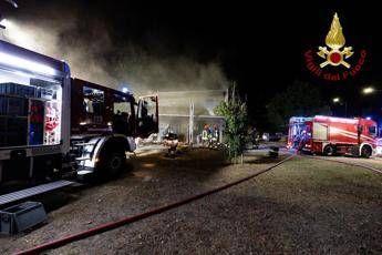 Firenze, incendio al Viper Theatre: tetto crollato, danni ingen