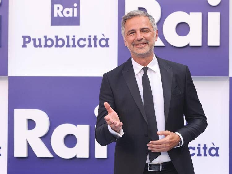 Beppe Convertini nel cast di Ballando con le stelle, l'annuncio con la mamma