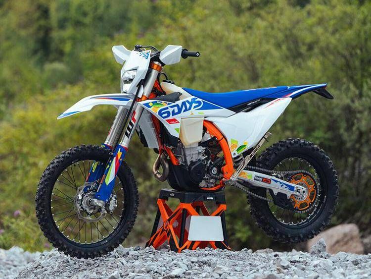 KTM svela la gamma EXC 6DAYS 2026