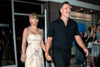 Taylor Swift e Travis Kelce si sposano, il romantico annuncio della cantan