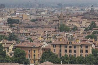 A Bologna pipe gratuite per il consumo di crack, è polemica per l'iniziativa del Comu