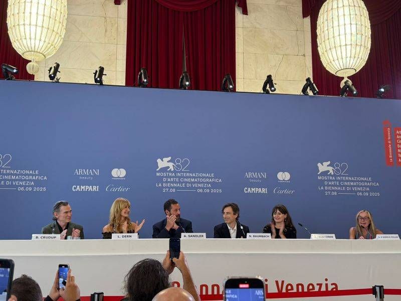 conferenza stampa venezia senza clooney
