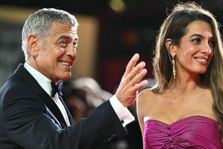 Venezia 2025, ovazione per Clooney: dieci minuti di applausi per 'Jay Kelly'