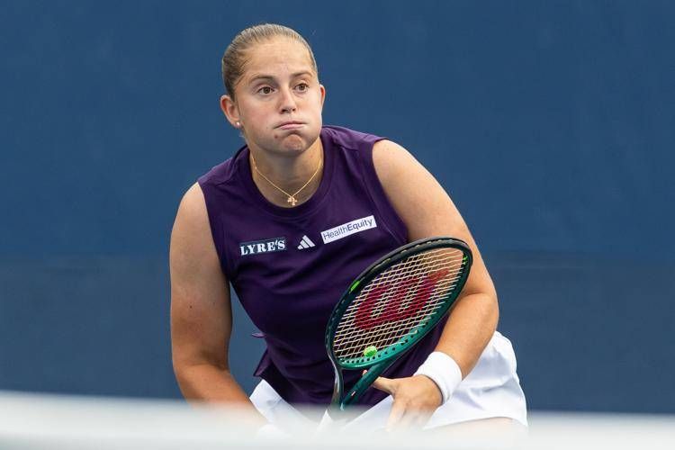 Ostapenko, accuse di razzismo agli Us Open. Osaka: "Non conosce la storia", lei si difende
