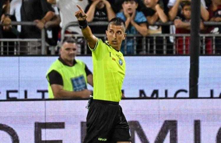 Lecce-Milan, gol annullato a Gabbia e annuncio dell'arbitro: "Spinta del difensore"