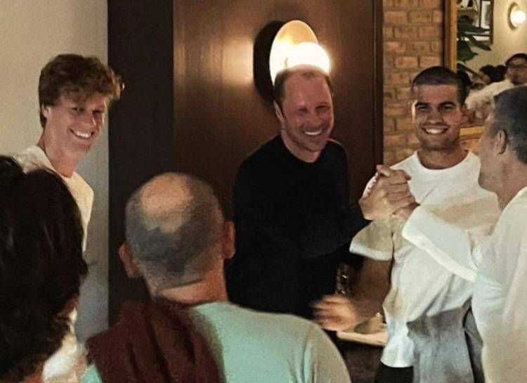 Sinner, 'match' con Alcaraz anche al ristorante. Stretta di mano tra i due fuoriclasse a New York