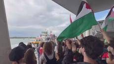 Corteo pro-Pal, arriva la motonave al Lido - Video