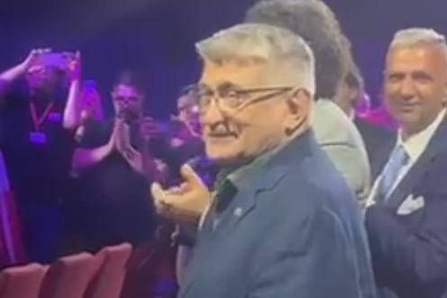 Venedik gösteriyor, Sokurov'un Meclis ile Siyaseti Rusya'ya açıklamaya çalıştığını gösteriyor