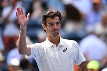 Us Open, Cobolli si ritira contro Musetti. Il toscano va agli ottavi e chiama applausi per l'amico-riva