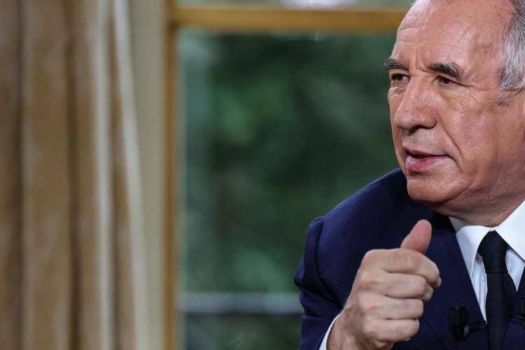 Francia, opposizione attacca Bayrou: "Ridicolo, miserabile, un naufragio"