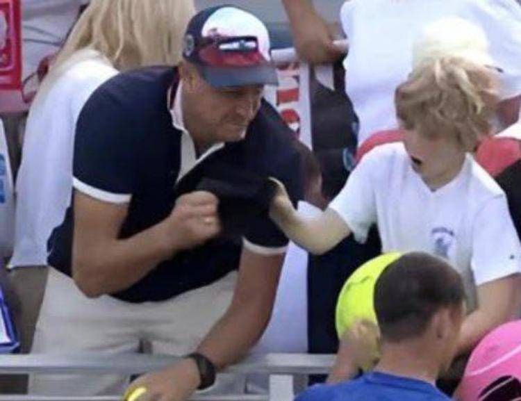 Il 'furto' del cappellino