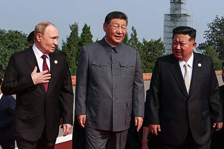Parata della vittoria a Pechino, Xi accoglie Putin e Kim. Trump: "Cospirate contro Usa"