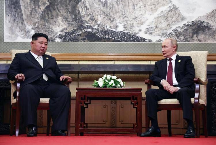 Kim incontra Putin a Pechino, poi 'cancella' le tracce