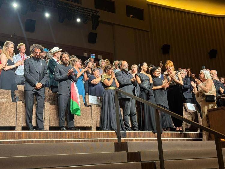 A Venezia applausi, lacrime e bandiere per il film sulla piccola Hind morta a Gaza