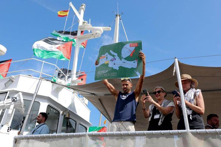 Una delle navi della Global Sumud Flotilla diretta a Gaza