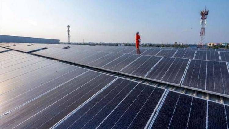 Schneider Electric presenta la sua offerta integrata per le infrastrutture di distribuzione elettrica degli impianti fotovoltaici: soluzioni digitali per una gestione efficiente, sostenibile e conforme