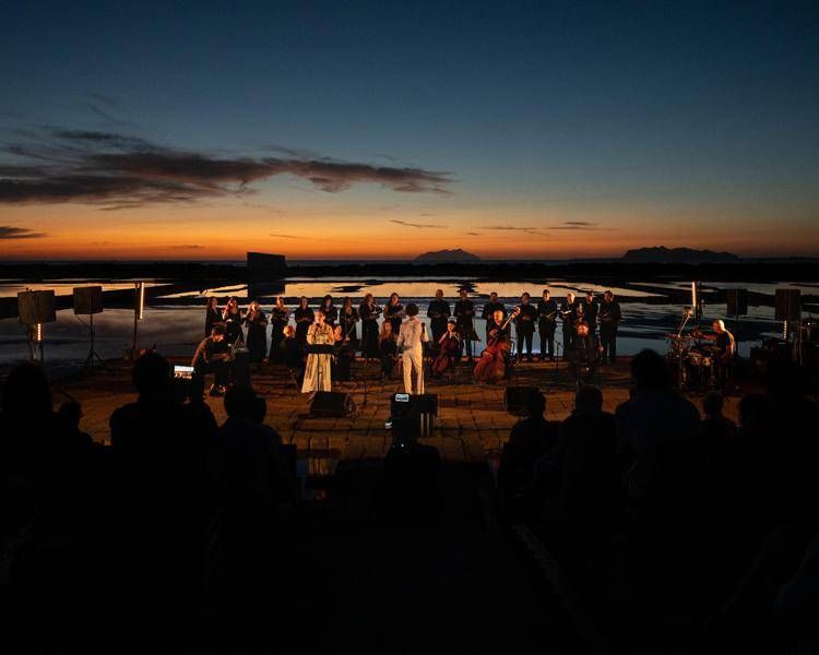 Musica, alle Saline di Marsala emoziona il tributo a Franco Battiato