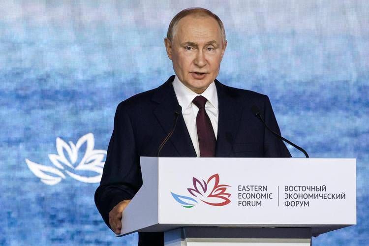 Ucraina, Putin avverte: "Truppe occidentali schierate nel territorio saranno bersaglio"
