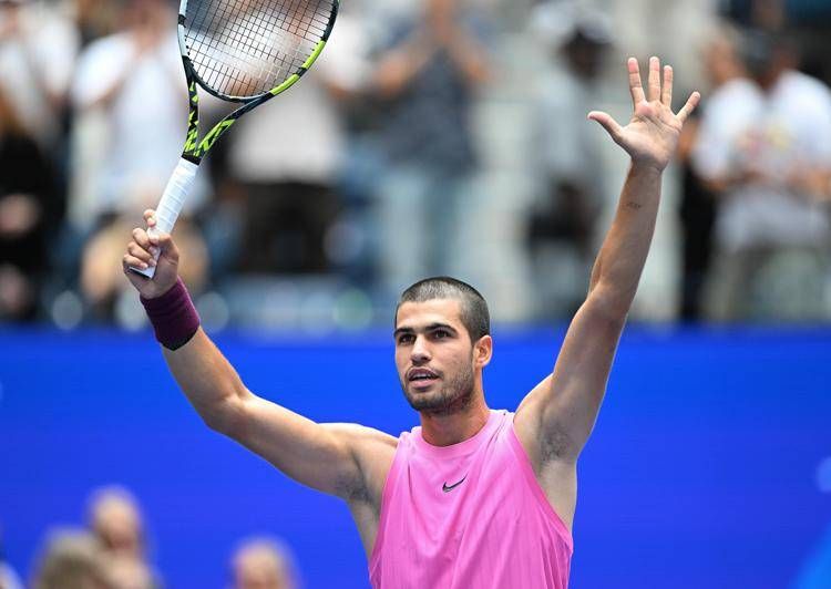 Alcaraz batte Djokovic e vola in finale US Open. Ora tocca a Sinner