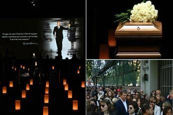 Armani, aperta camera ardente: teatro al buio e un tappeto di lanter