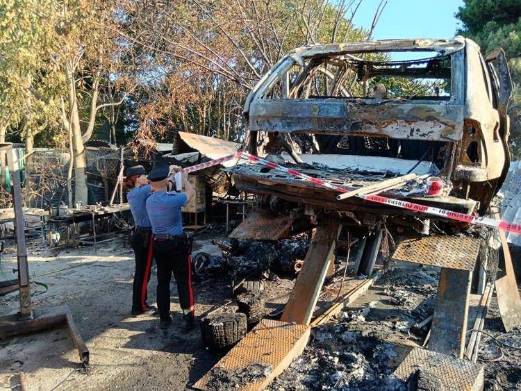 Roma, arrestato ex pugile Romolo Casamonica: è accusato di aver dato fuoco al giardino del vicino