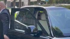 Donatella Versace alla camera ardente di Armani