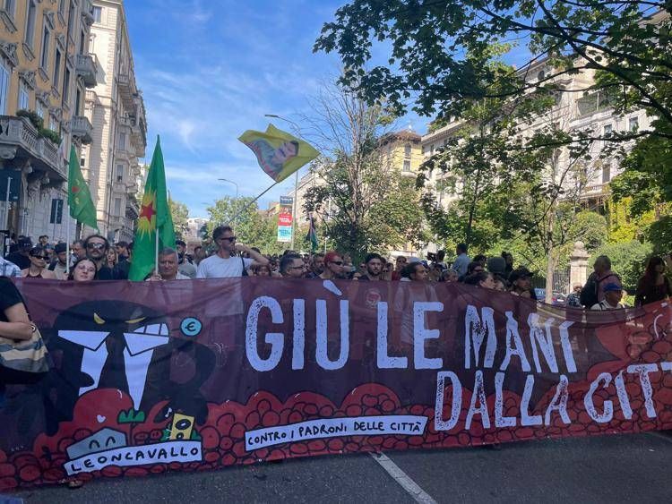 Il corteo a Milano