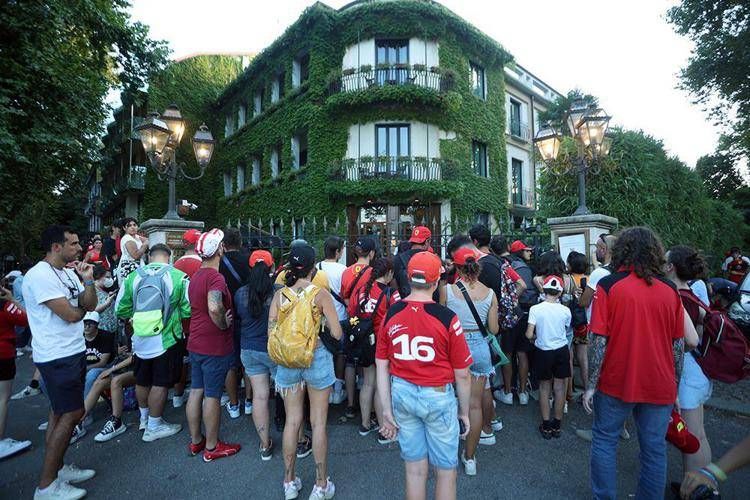 Gp Monza, dentro l'hotel dei piloti: "Dalle spese pazze dei boss alla scaramanzia, 60 anni di Formula 1"