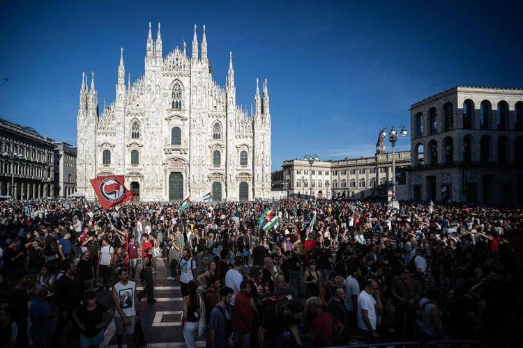 Corteo per il Leoncavallo in piazza Duomo, Milano - Fotogramma /Ipa