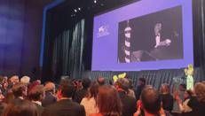 Venezia 82, standing ovation per Giorgio Armani: l'omaggio del Lido - Video