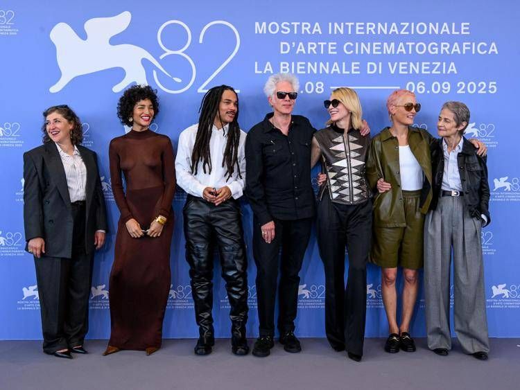 Venezia 82, Leone d'oro a Jim Jarmusch. Per l'Italia premiati Rosi e Servillo