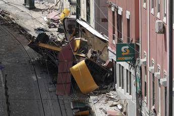 Incidente funicolare Lisbona causato da disconnessione cavo tra le due cabi
