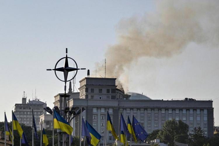 Kiev, fumo sul palazzo del governo dopo l'attacco russo - Afp