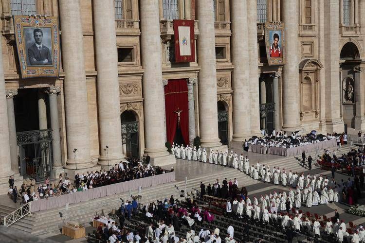 I miracoli attribuiti a Carlo Acutis e Pier Giorgio Frassati, oggi nuovi santi