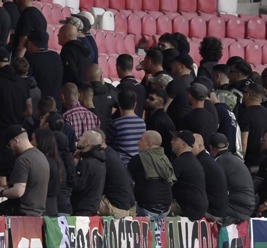 İsrail-İtaly, rakibin marşı sırasında mavi hayranların protestosu. Debracen'e ne oldu