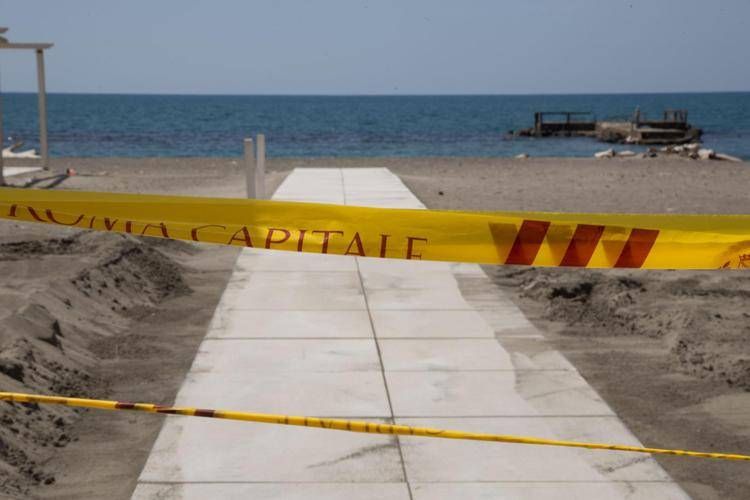 Una spiaggia chiusa