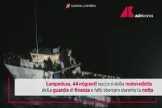 Migranti, proseguono sbarchi a Lampedusa: in 300 in poche ore