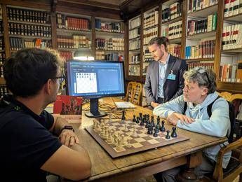 L'Intelligenza artificiale rivoluziona gli scacchi: a Bologna il debutto dell'AI agentica ShashGuru