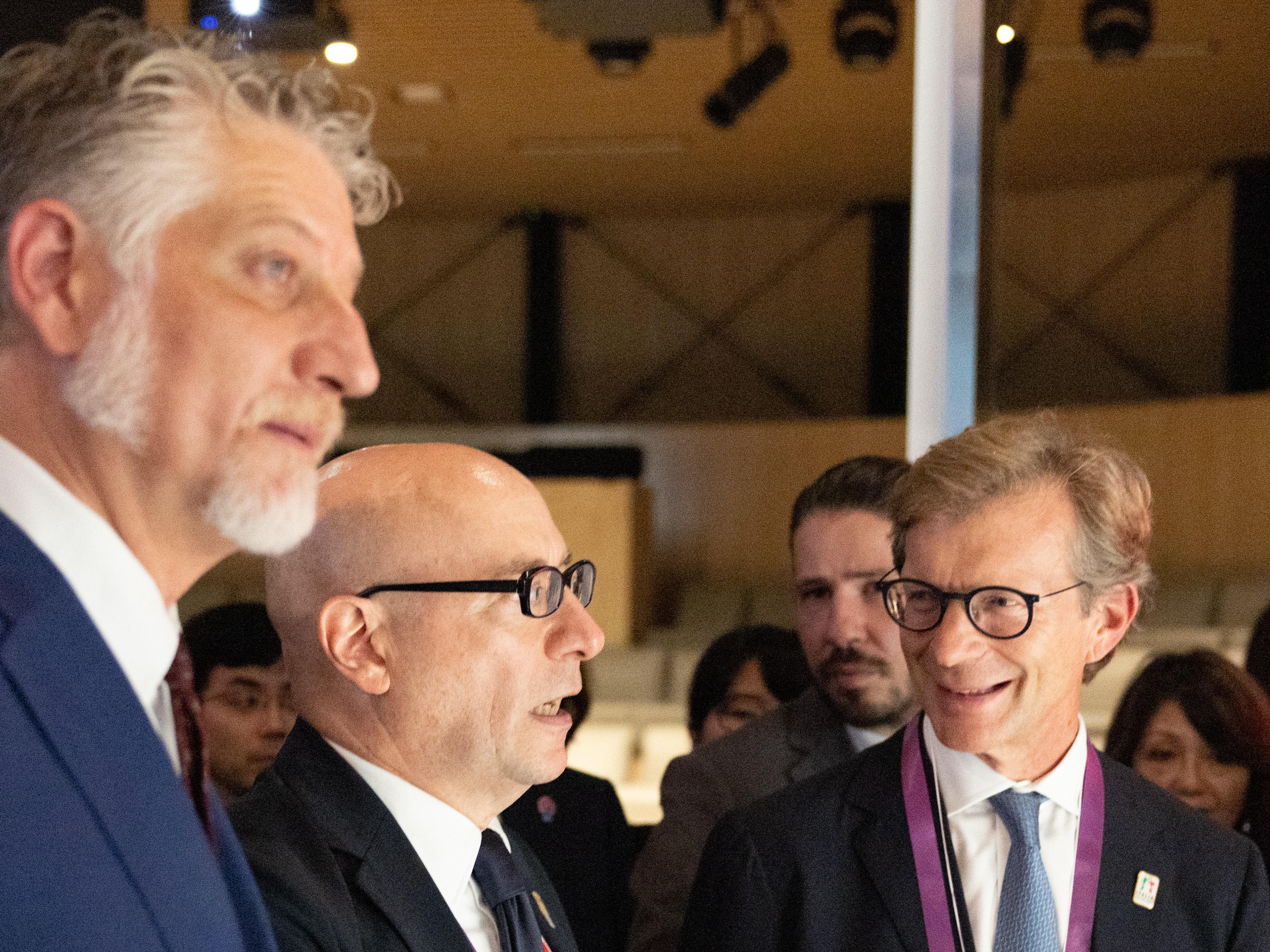 Il Ministro Giuli, il Commissario Generale di Padiglione Italia Vattani e Fulvio Renoldi Bracco, Vicepresidente e CEO di Bracco Imaging 