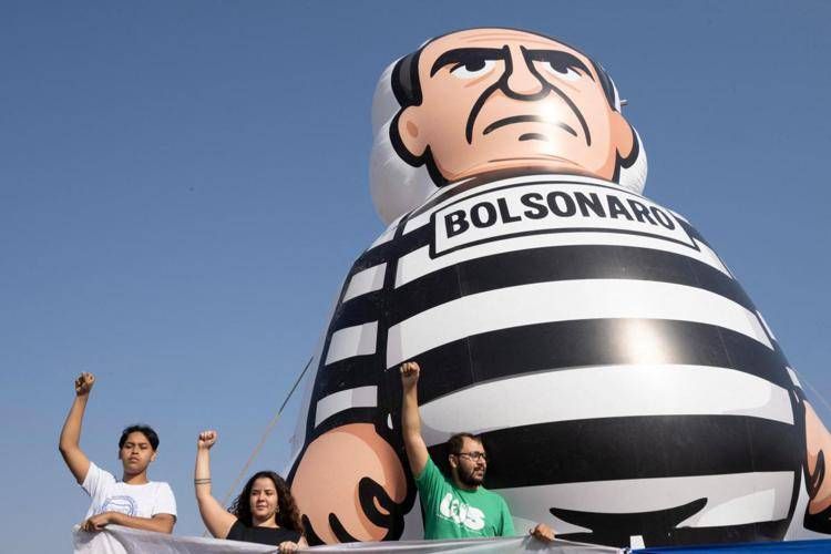 La festa per la condanna di Bolsonaro - Afp