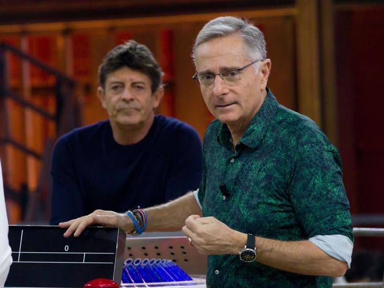Gaffe ad 'Avanti un altro', la valletta lancia 'Affari Tuoi' e Bonolis sbotta