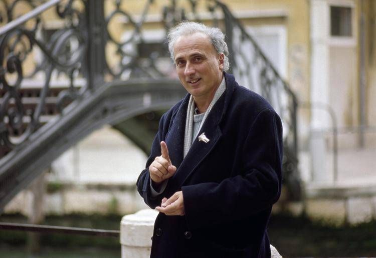 Stefano Benni, oggi la camera ardente: da Pennac a Feltrinelli chi c'era per lo scrittore