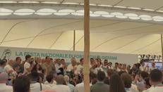 Forza Italia, si chiude kermesse Azzurra libertà: Tajani canta inni sul palco - Video