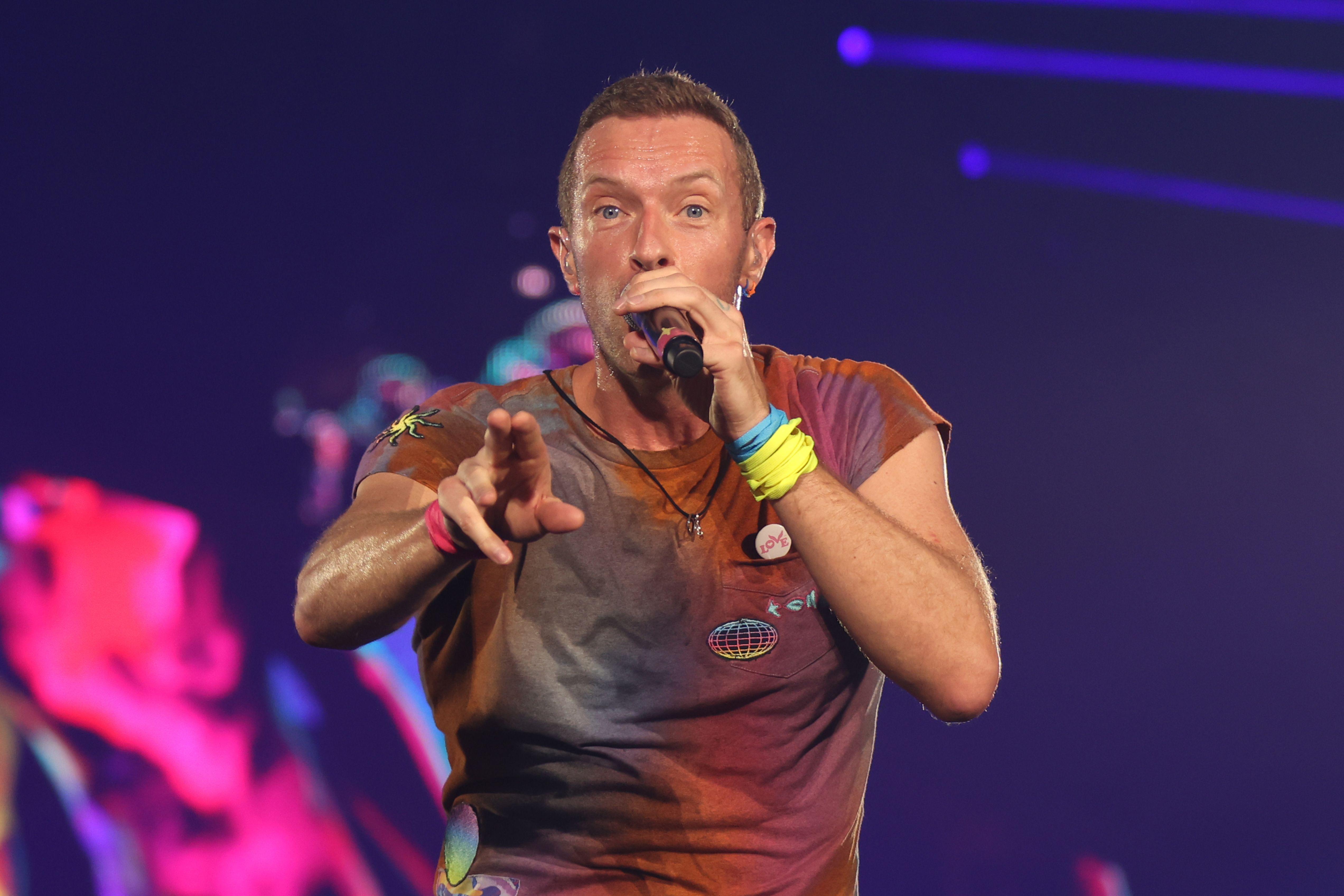 Coldplay konserde ıslık çaldı, Chris Martin'in Charles Kirk için mesajı hoşlanmıyor