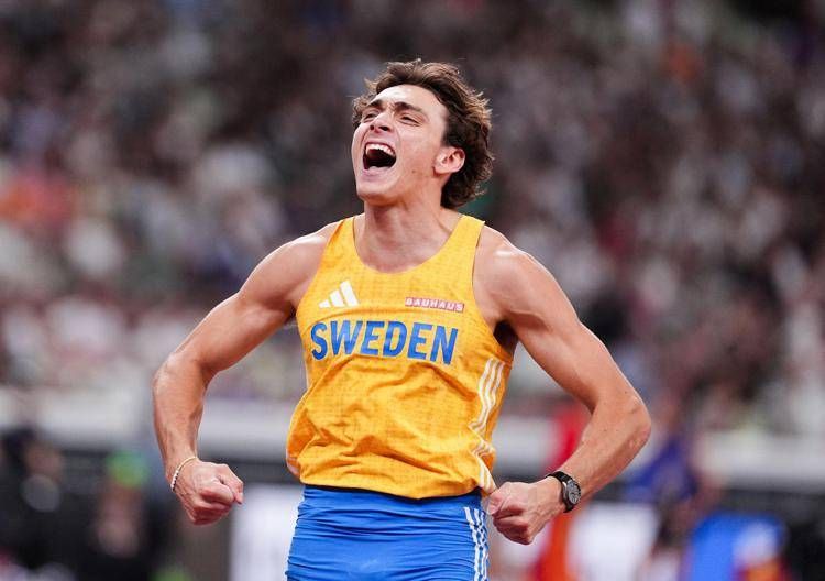 Fenomeno Duplantis, vince l'oro nel salto con l'asta e batte il record del mondo